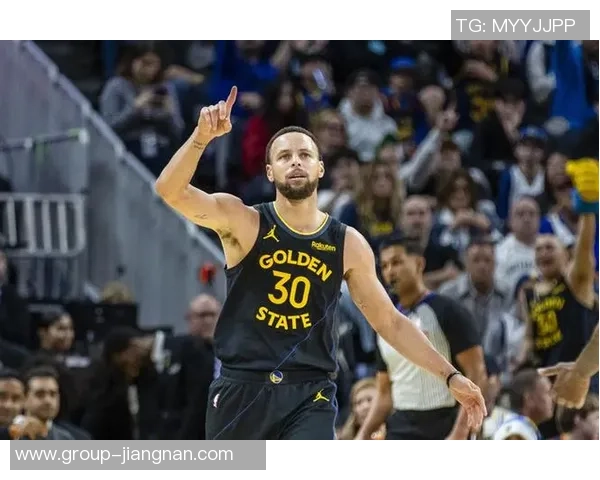 克尼佩尔表现积极尽管手感一般14投4中斩获18分罚球命中率高正负值显著提升